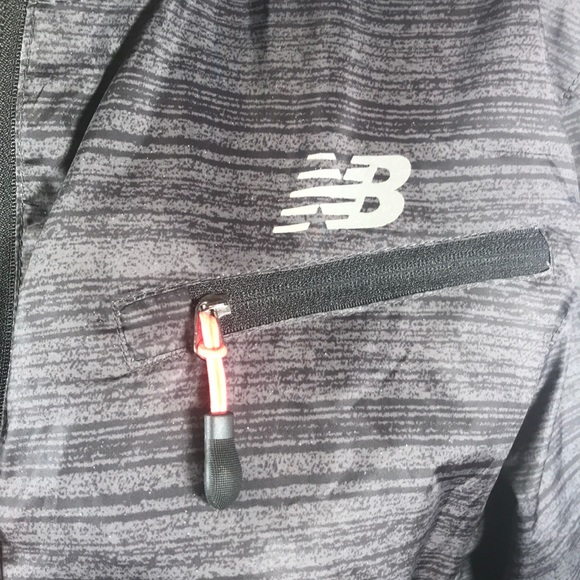 New Balance wind breaker Size L 💓 - Picture 6 of 9